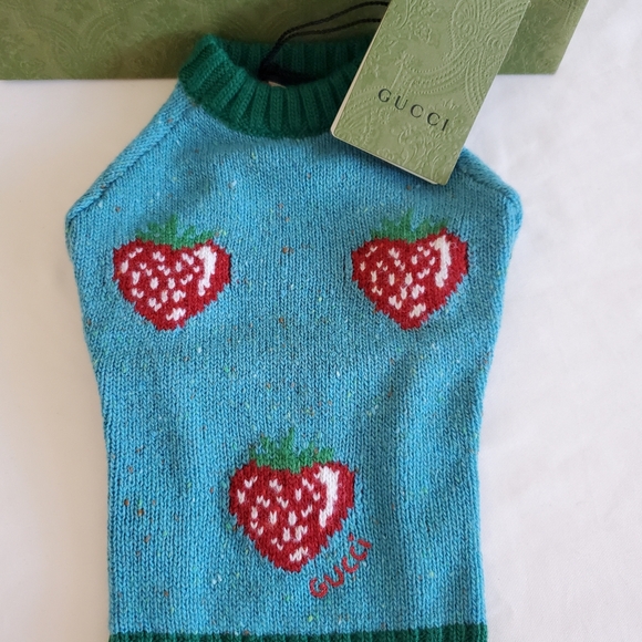 NWT Gucci Blue Green Red Strawberries Wool Knit Pet Sweater Size XXS - Picture 7 of 14